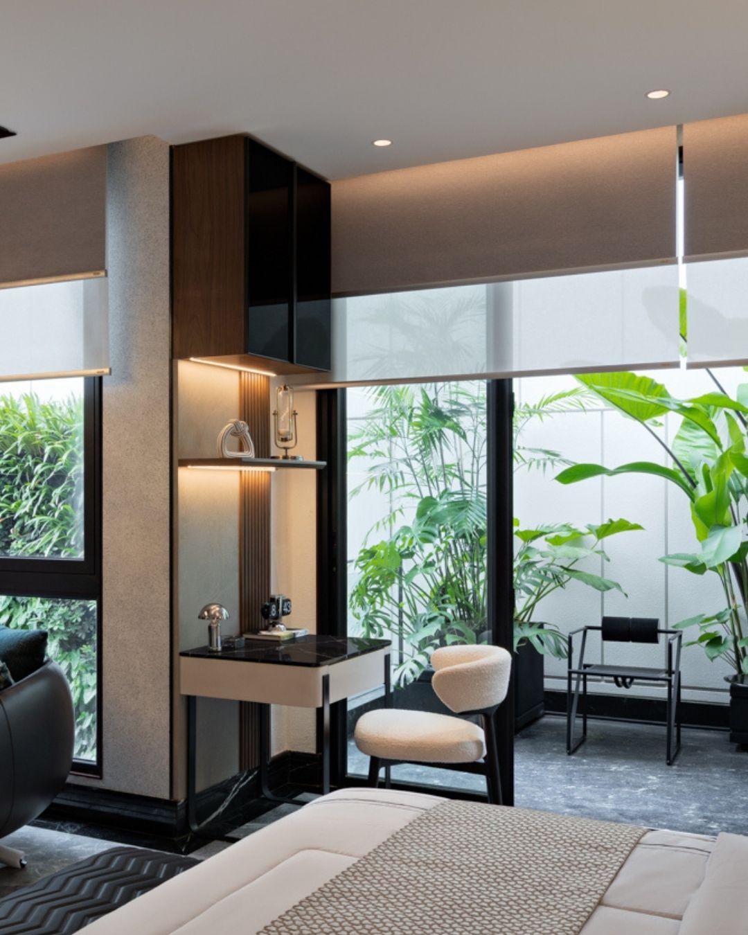 ROLLER BLIND